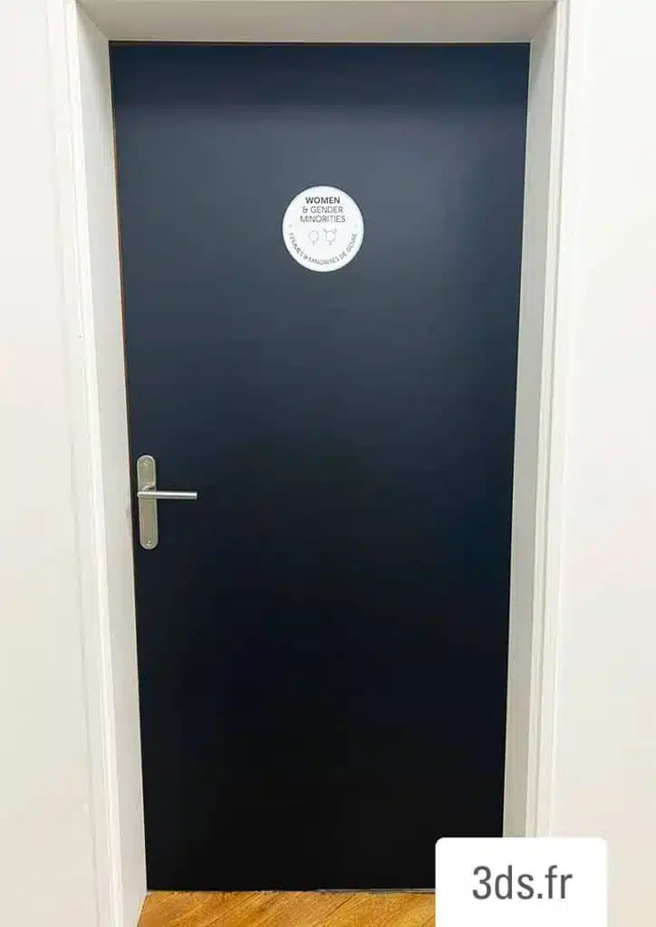 Toilettes inclusives Ubisoft 724x1024