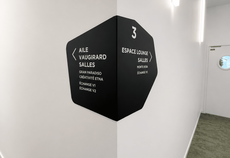 3DS Groupe Signalétique Angle passage bureaux couloir