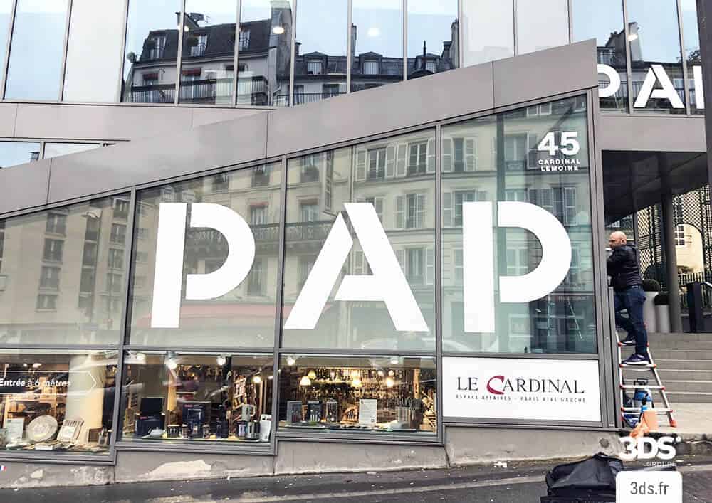 Signalétique lettrage adhésif facade vitrée