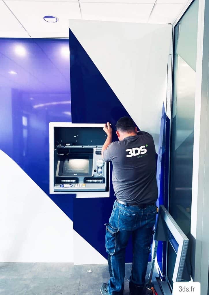 Poseur habillage dibond distributeur automatique