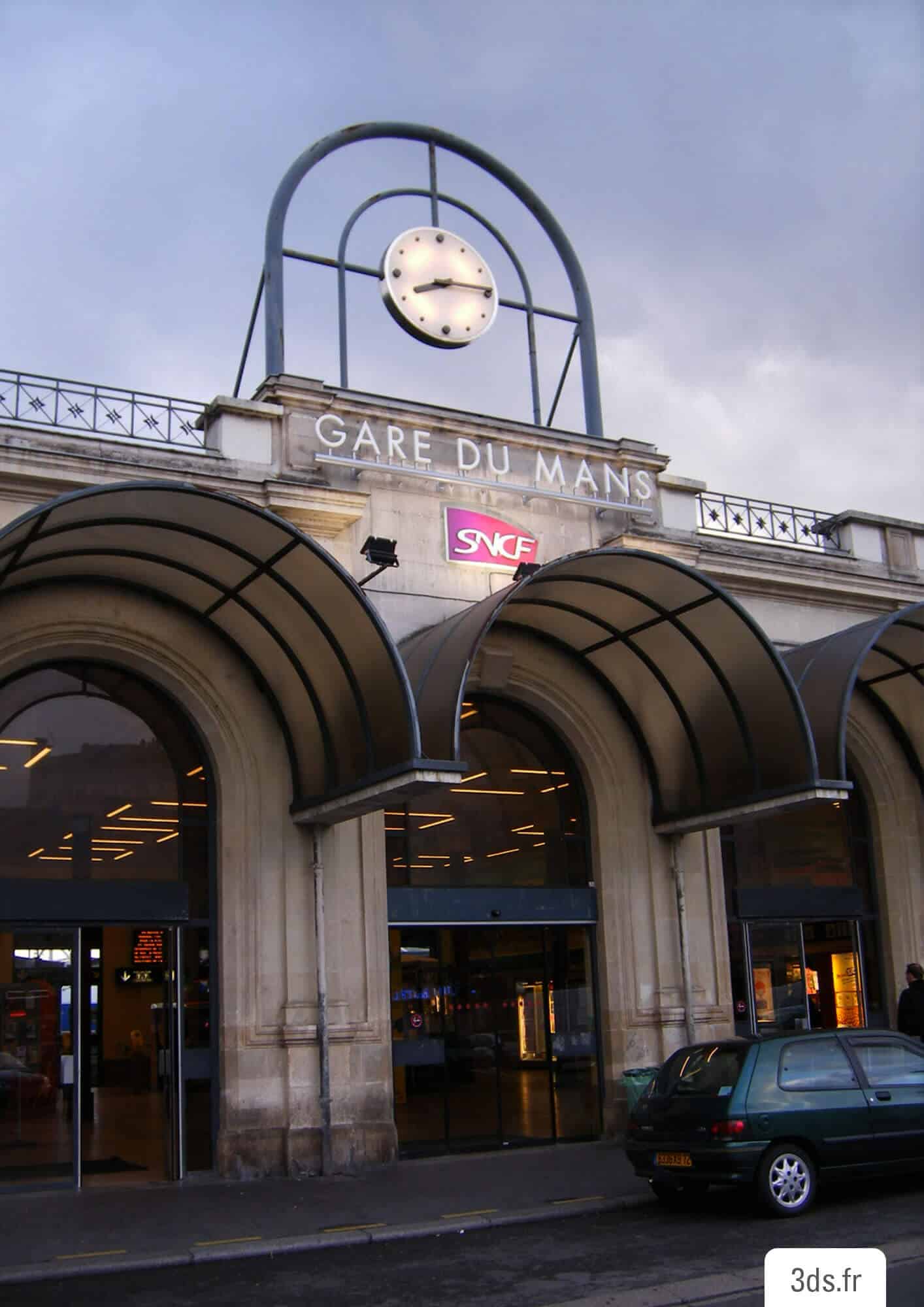 Enseigne lumineuse extérieure sur mesure gare SNCF