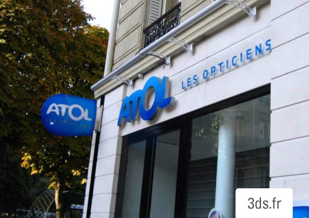 Enseigne drapeau lumineux facade magasin