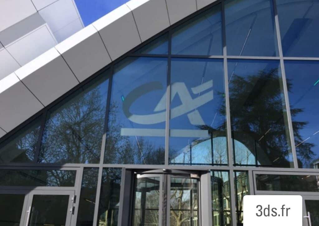 Enseigne adhésive dépoli logo facade vitrée