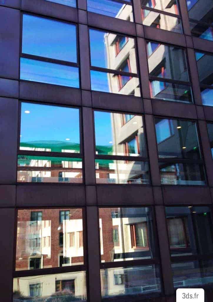 Film solaire facade bâtiment public