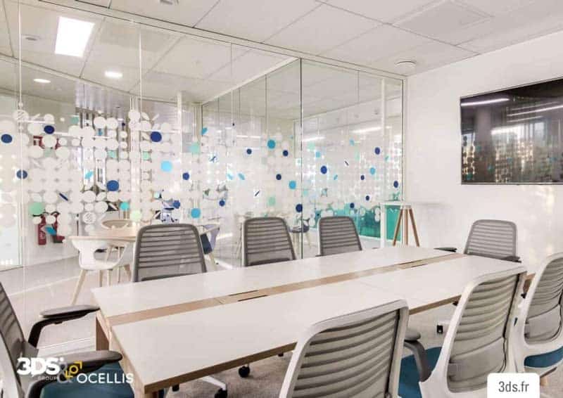 Vitrophanie sur mesure salle de réunion entreprise