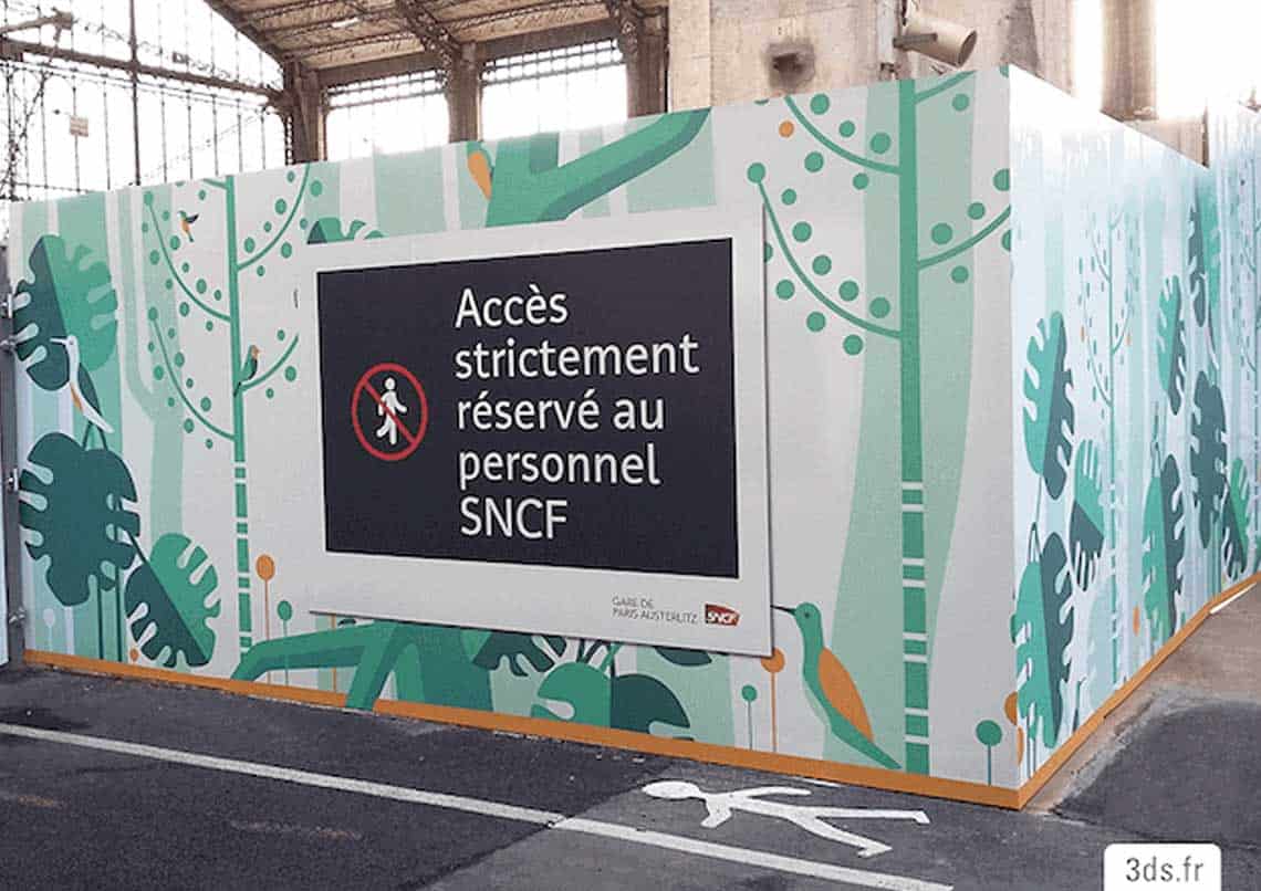 Signalétique palissade panneau avertissement entreprise gare