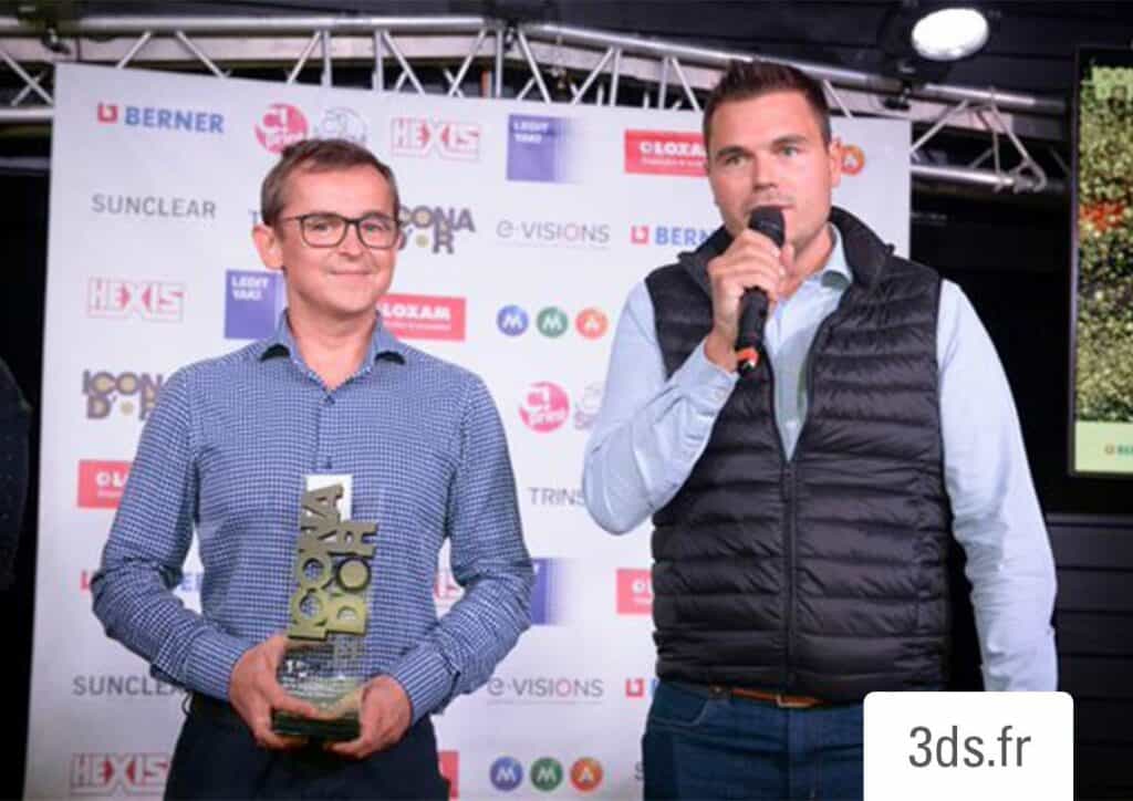 photo trophée icona d'or cermonie remise de prix paris